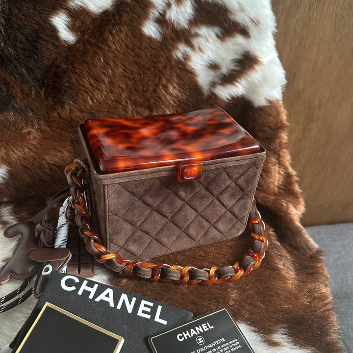 CHANEL Suede Matelasse Top Handle Bag 🤎｜Quilted Suede Texture × Tortoiseshell Resin Top × Rare Vintage Statement