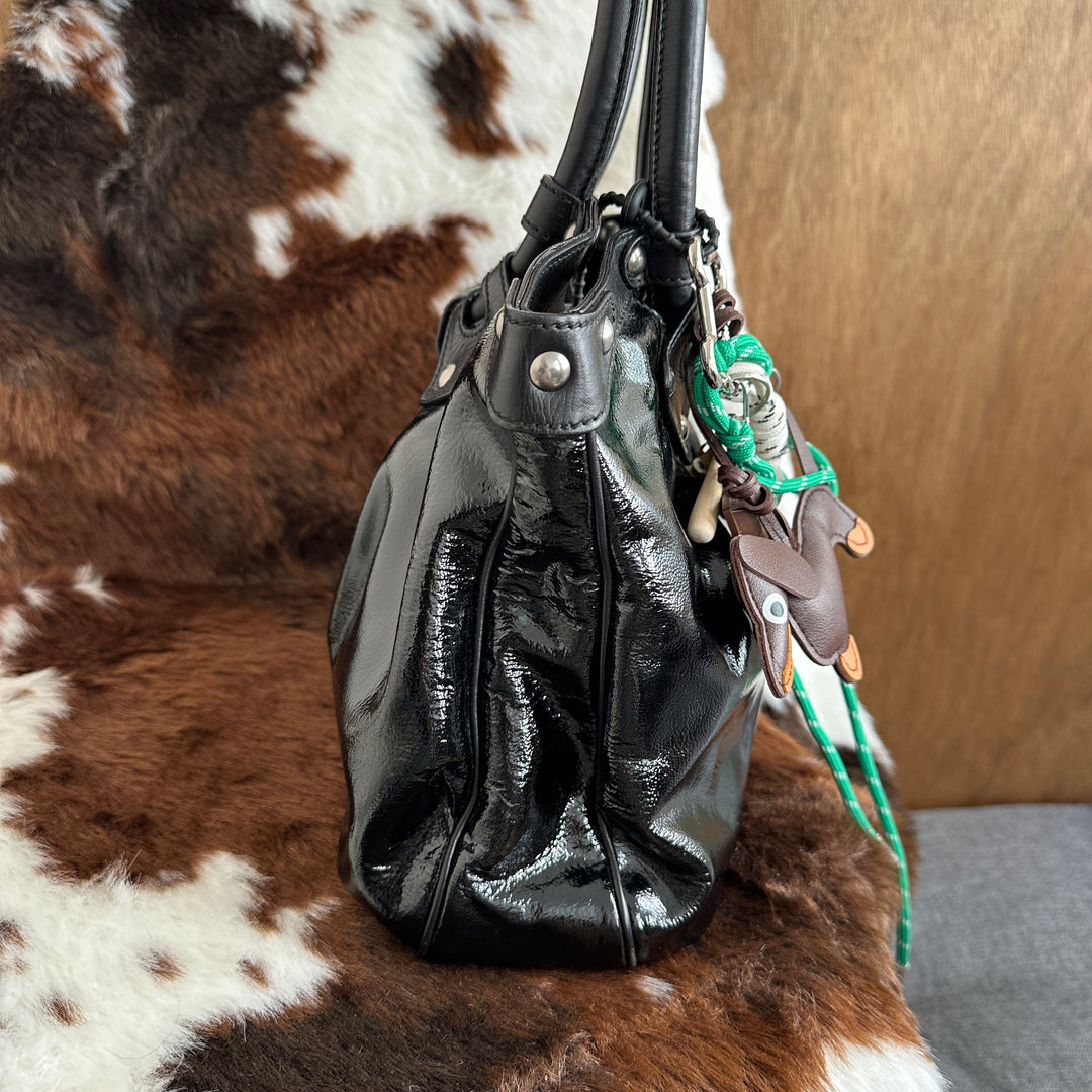 Salvatore Ferragamo Gancini Leather Handbag 🖤｜Glossy Black Leather × Signature Gancini Detail × Elegant Everyday Style