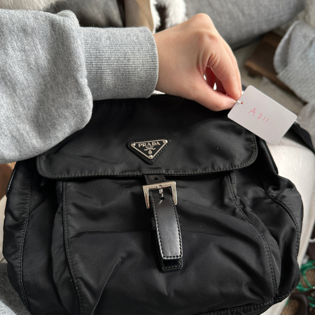 PRADA Nylon Crossbody Bag 🖤｜Iconic Triangle Logo × Ultra-Lightweight Nylon × Unisex Everyday Style