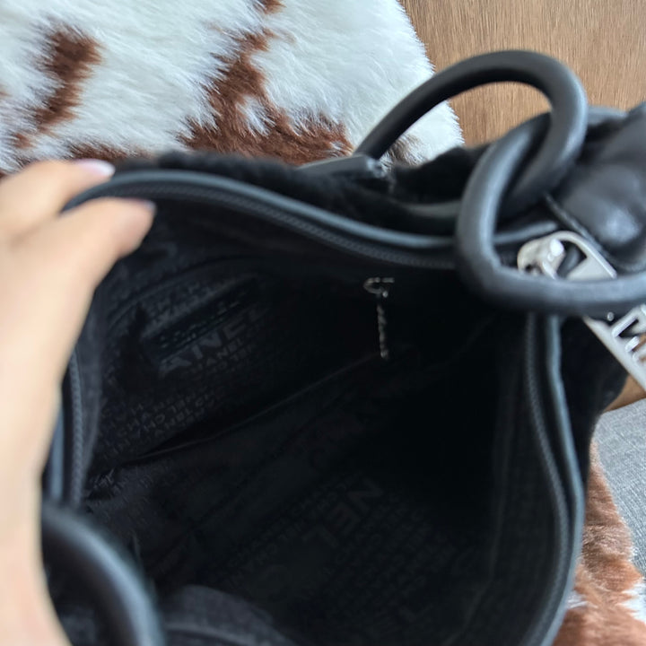 CHANEL Fur & Leather Hobo Shoulder Bag 🖤｜Soft Fur Texture × Signature Ring Detail × Chic Small Size