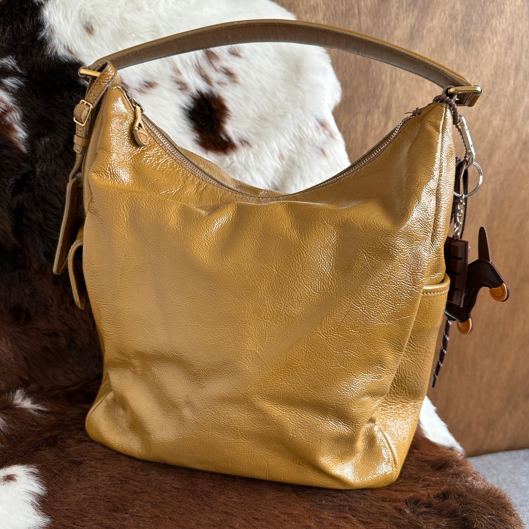 Yves Saint Laurent Camel Leather Shoulder Bag 🤎｜Soft Grained Leather × Elegant Slouchy Silhouette × Timeless Minimal Design