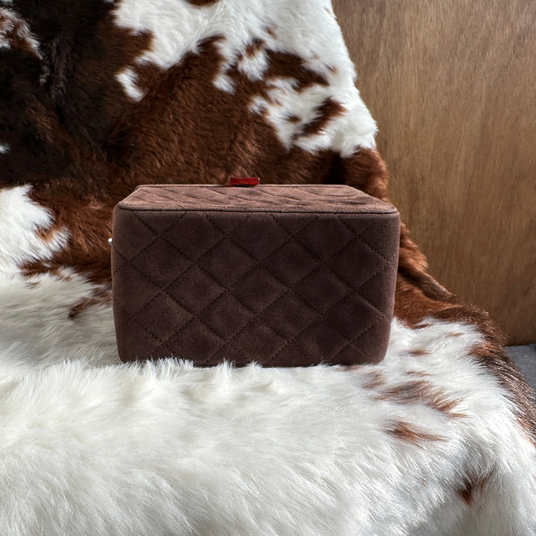 CHANEL Suede Matelasse Top Handle Bag 🤎｜Quilted Suede Texture × Tortoiseshell Resin Top × Rare Vintage Statement