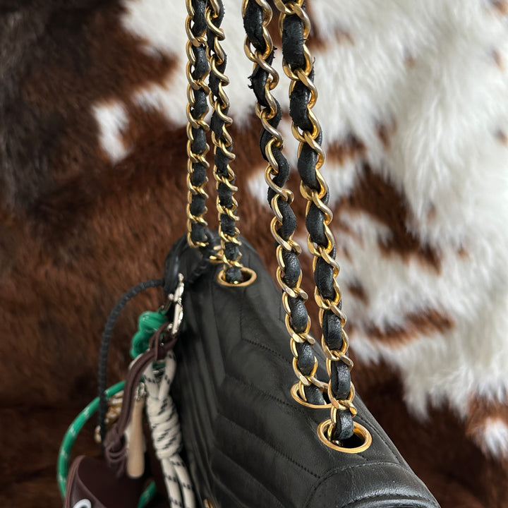 CHANEL Lambskin Double Chain Flap Shoulder Bag 🖤｜Soft Lambskin Leather × Chevron Quilting × Classic Double Chain