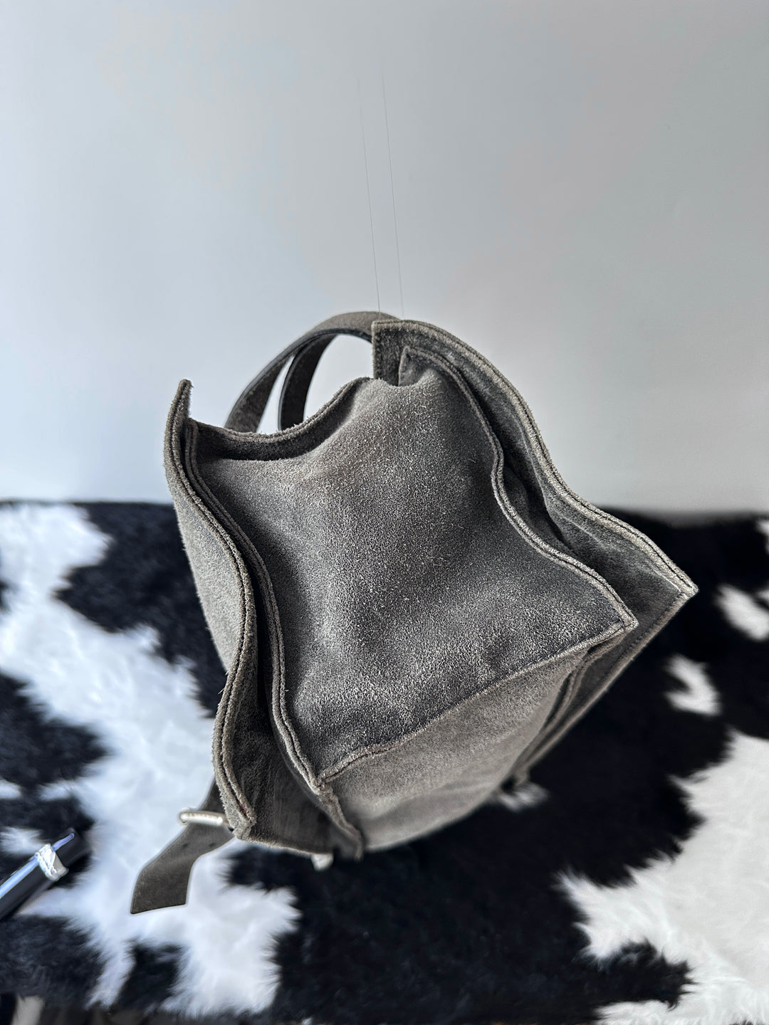 Celine Suede Baguette Bag 🩶｜Moto Buckle Detail・Soft Suede Texture・Effortless Vintage Chic