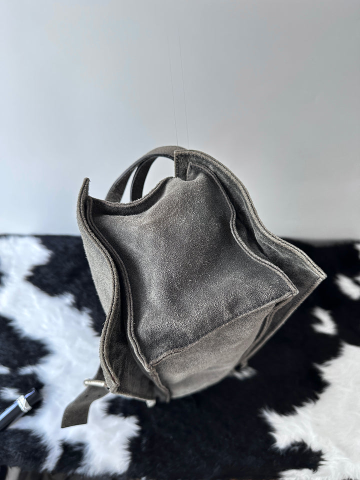Celine Suede Baguette Bag 🩶｜Moto Buckle Detail・Soft Suede Texture・Effortless Vintage Chic