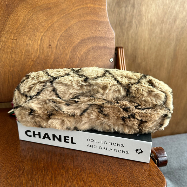 CHANEL Rabbit Fur Quilted Chain Bag 🐰｜Soft Rabbit Fur Texture × Iconic CC Quilting × Versatile Chain Strap