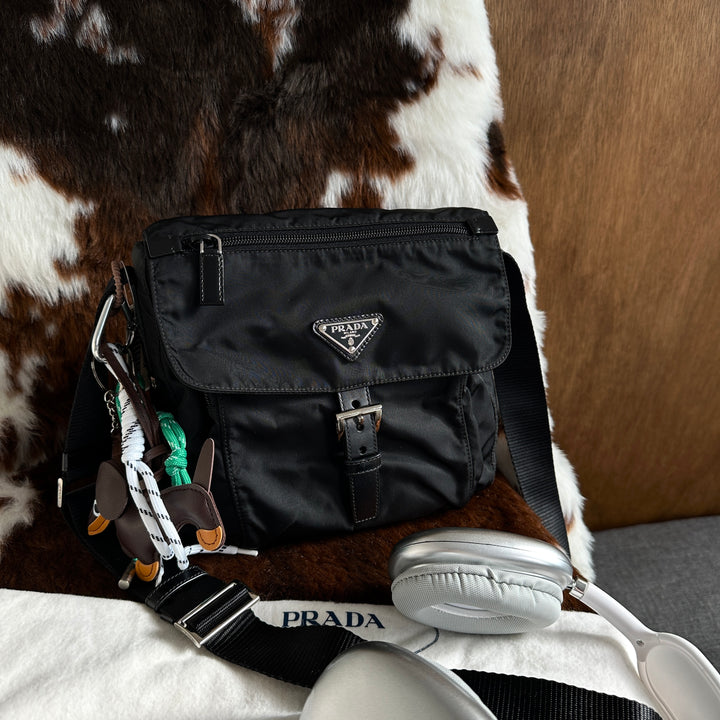 PRADA Nylon Crossbody Bag 🖤｜Iconic Triangle Logo × Ultra-Lightweight Nylon × Unisex Everyday Style
