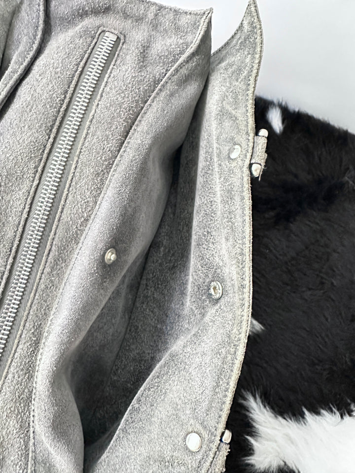 Celine Suede Baguette Bag 🩶｜Moto Buckle Detail・Soft Suede Texture・Effortless Vintage Chic