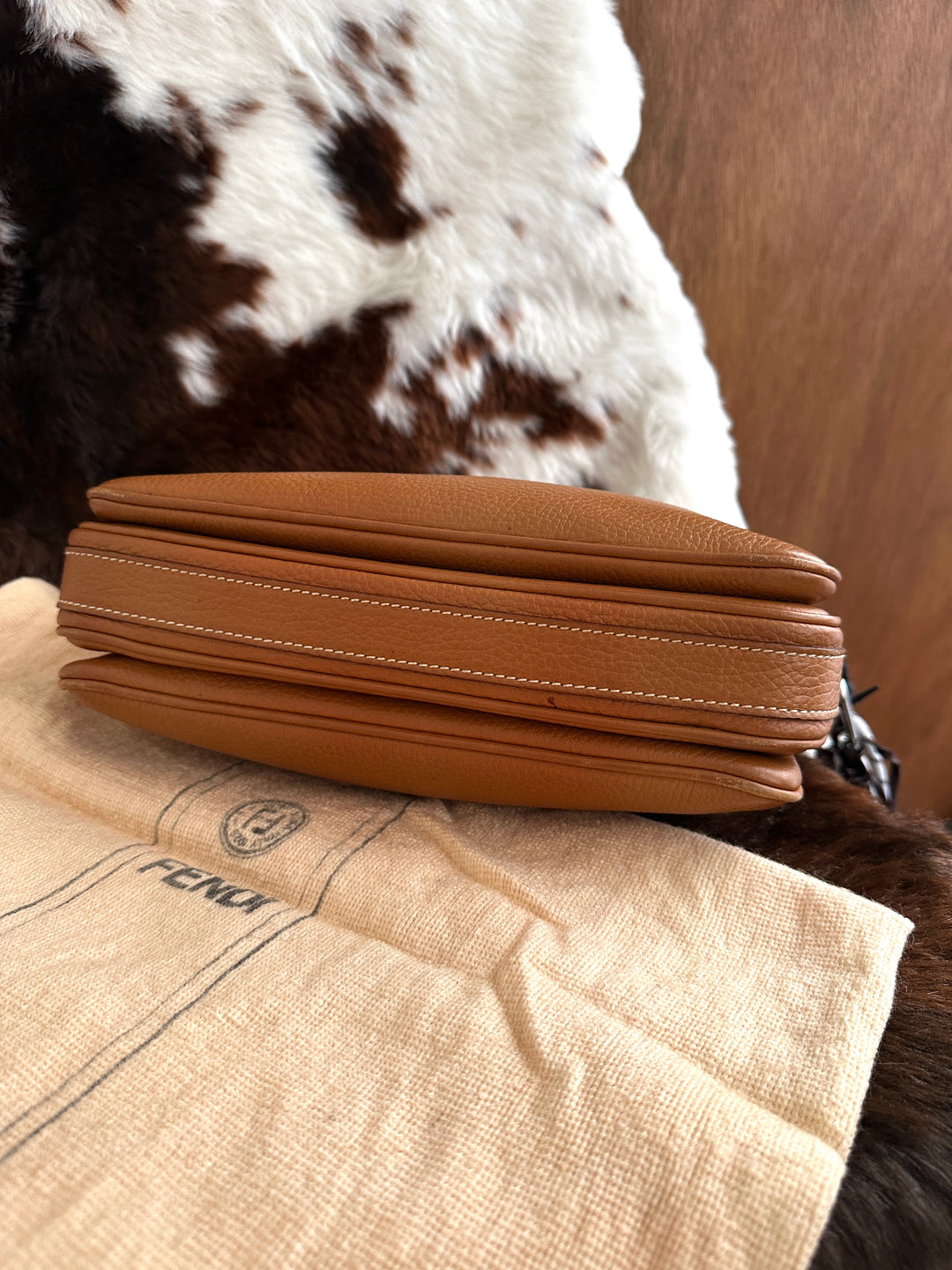 Fendi Caramel Leather Crossbody Bag 🤎🧡｜Vintage Simplicity × Triple-Compartment Design × Full Set Value