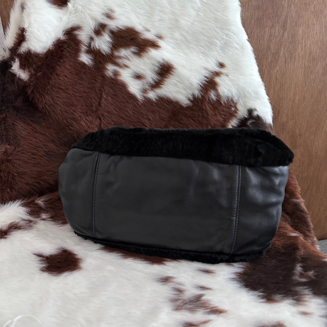 CHANEL Fur & Leather Hobo Shoulder Bag 🖤｜Soft Fur Texture × Signature Ring Detail × Chic Small Size