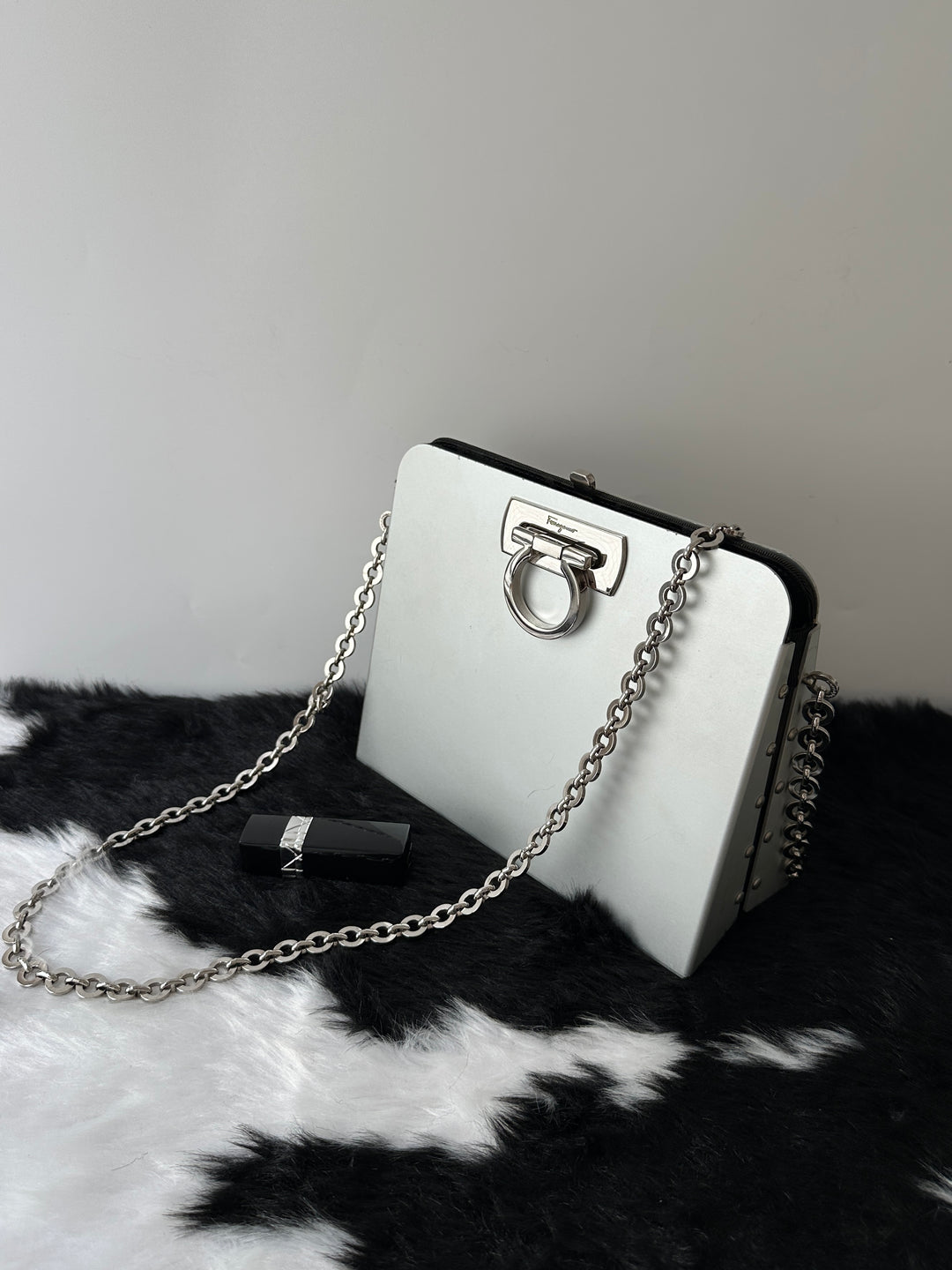 Salvatore Ferragamo Gancini Metal Box Chain Bag 🩶✨｜Iconic Gancini Hardware・Structured Box Design・Collectible Piece