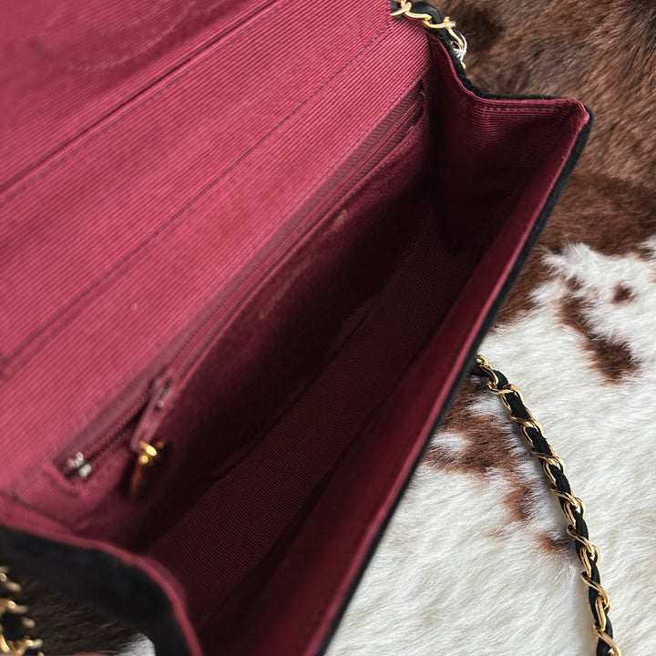 CHANEL Velvet Half Moon Shoulder Bag 🖤｜Elegant Velvet Texture × Vintage CC Medallion × Classic Curved Silhouette