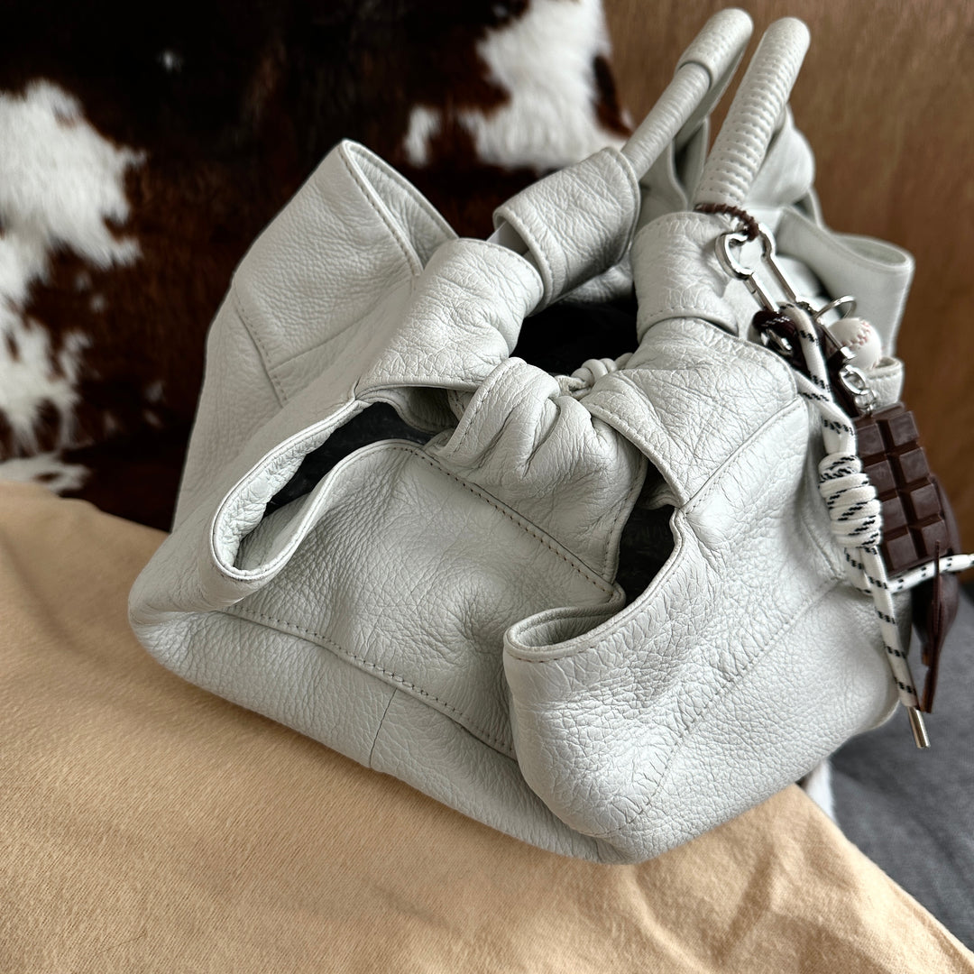 LOEWE Calfskin Cloud Bag 🤍｜Supple Calf Leather × Spacious Capacity × Rare Soft White Tone