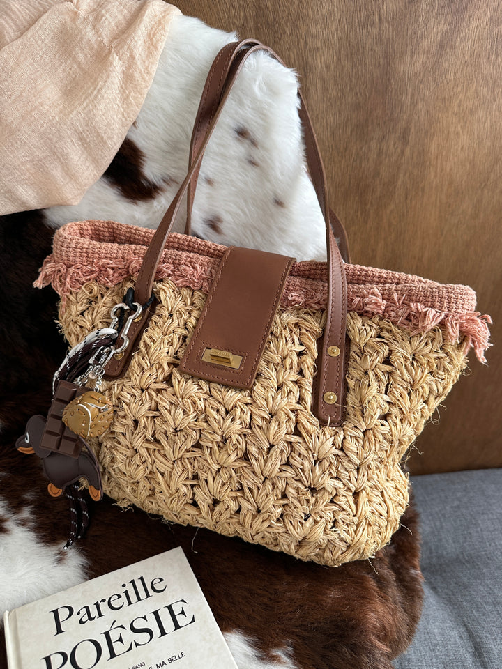 Chanel Straw Tote Bag 🏖️✨｜2.55 Turnlock Detail・Layered Pink Interior・Lightweight Summer Style