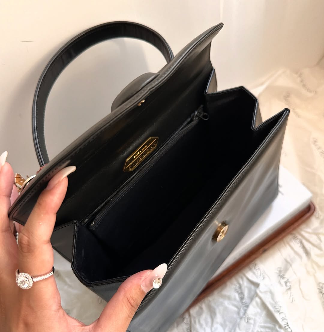 GIVENCHY So Black Kelly｜Minimalist Elegance × Playful Personalization 🖤