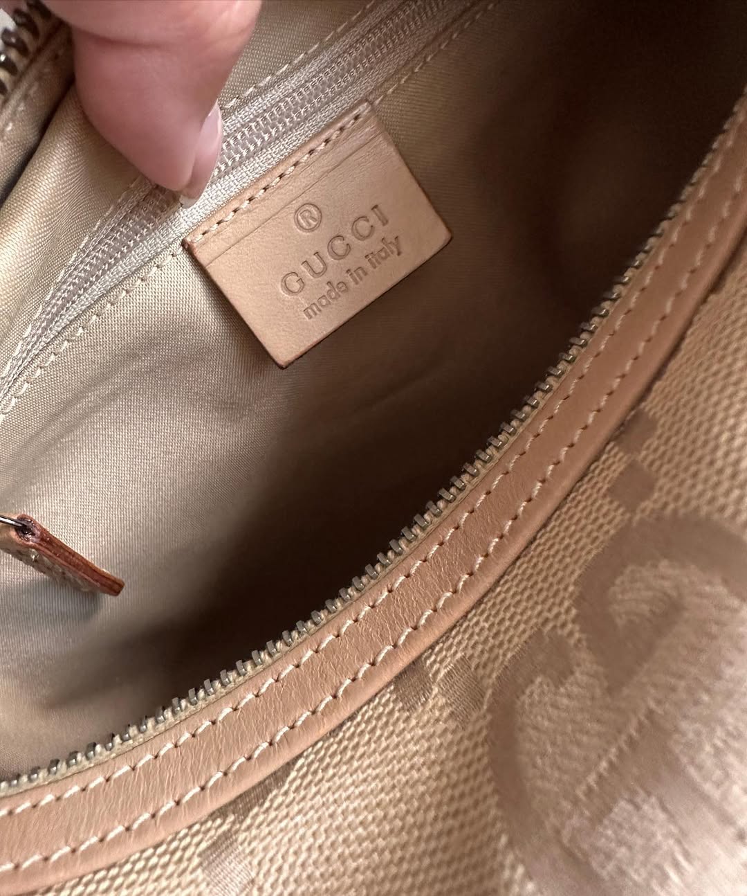 GUCCI GG Monogram Earth-Tone Hobo｜Versatile Hobo × Convertible Gyoza Style 🍂