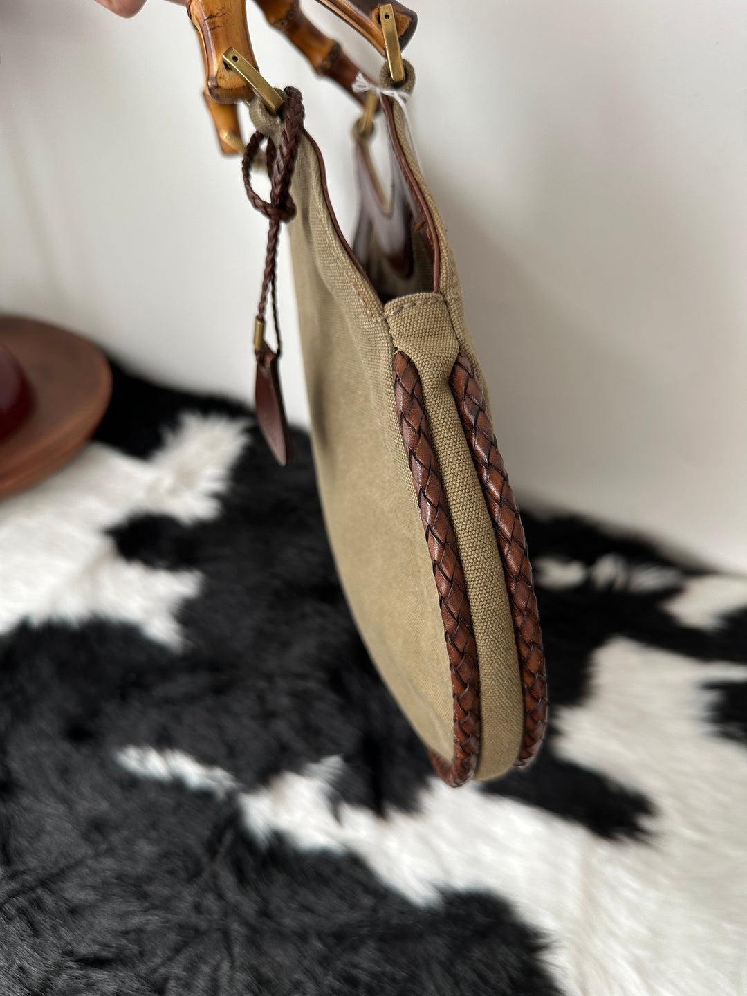 Gucci “Bamboo Woven-Edge Tote” 🫒✨ | Rare Craftsmanship & Effortless Lightness