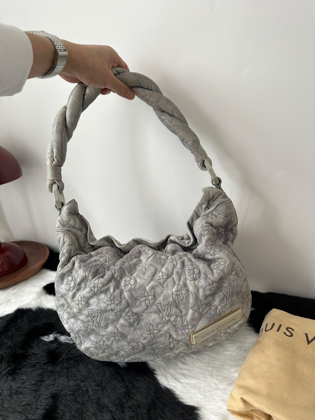 LOUIS VUITTON Cloudy Leather Hobo｜Soft Washed Elephant Grey × Ultra-Puffy Silhouette × Rare All-Leather Edition ☁🐘✨