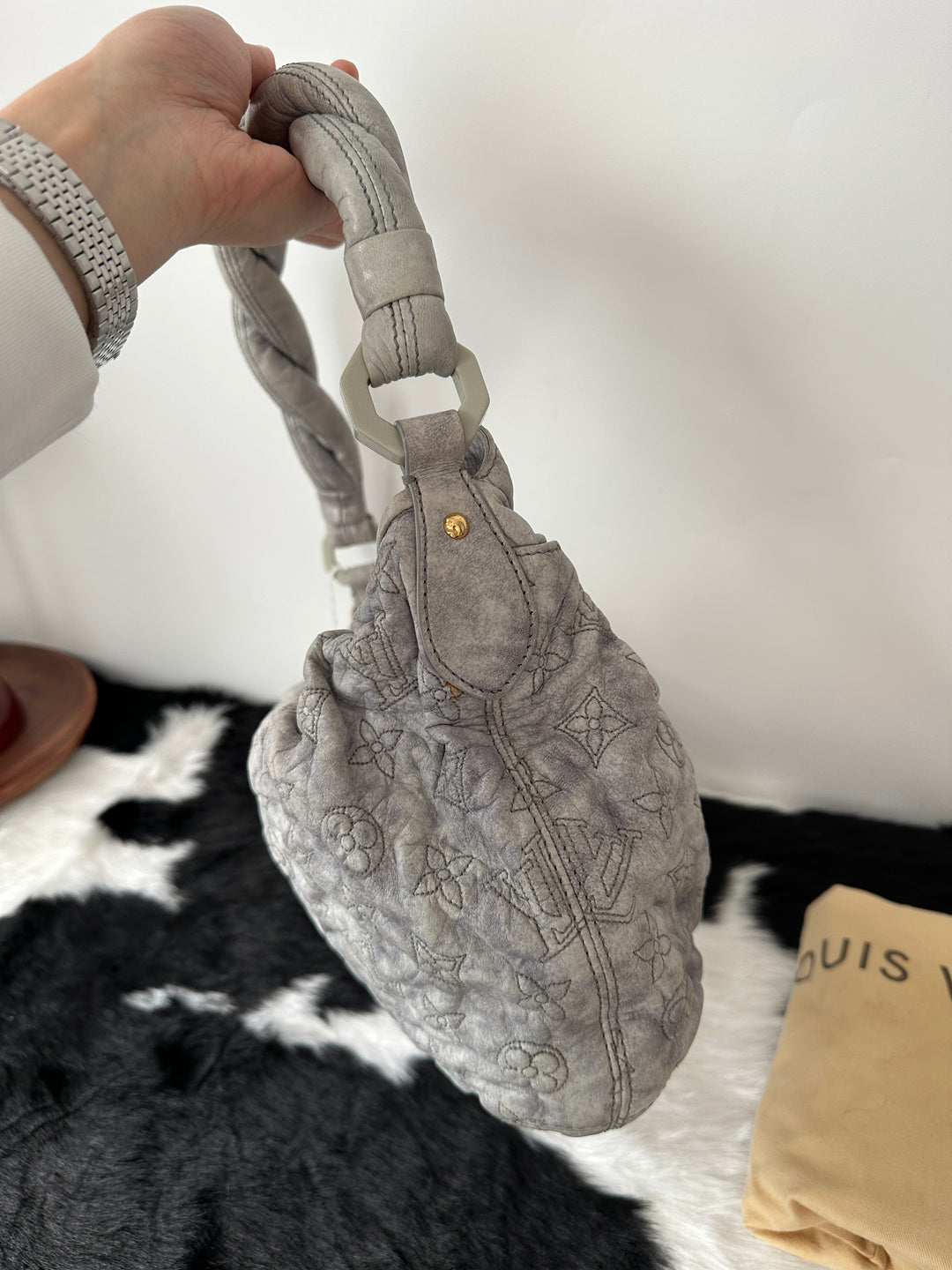 LOUIS VUITTON Cloudy Leather Hobo｜Soft Washed Elephant Grey × Ultra-Puffy Silhouette × Rare All-Leather Edition ☁🐘✨