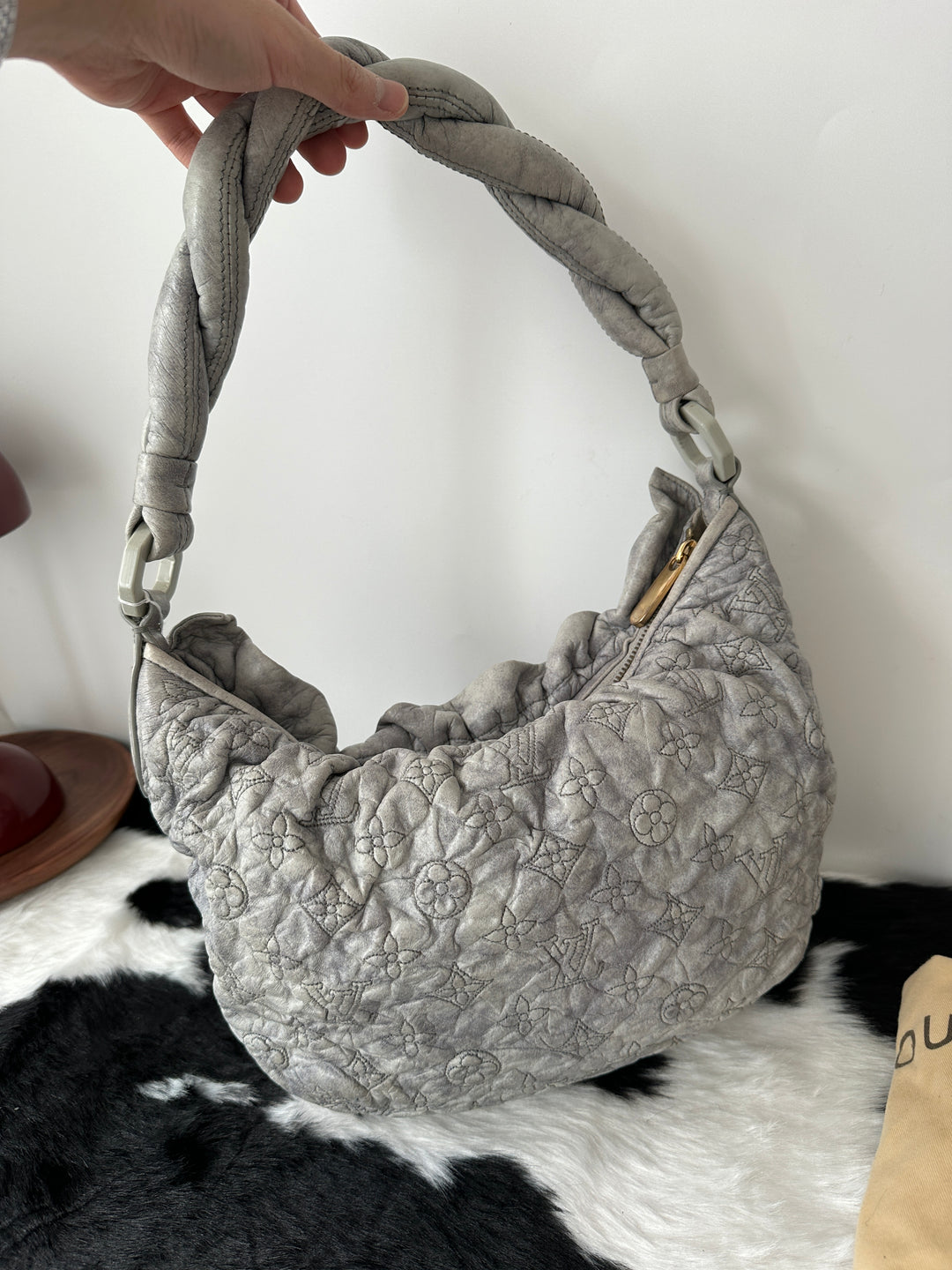 LOUIS VUITTON Cloudy Leather Hobo｜Soft Washed Elephant Grey × Ultra-Puffy Silhouette × Rare All-Leather Edition ☁🐘✨