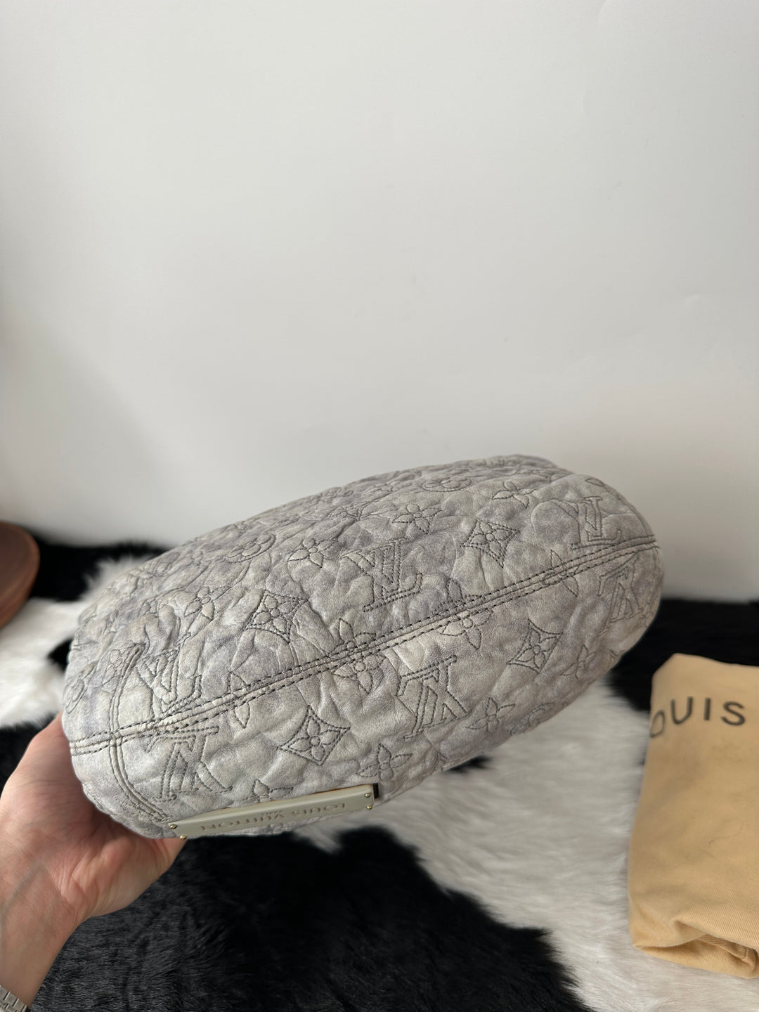 LOUIS VUITTON Cloudy Leather Hobo｜Soft Washed Elephant Grey × Ultra-Puffy Silhouette × Rare All-Leather Edition ☁🐘✨