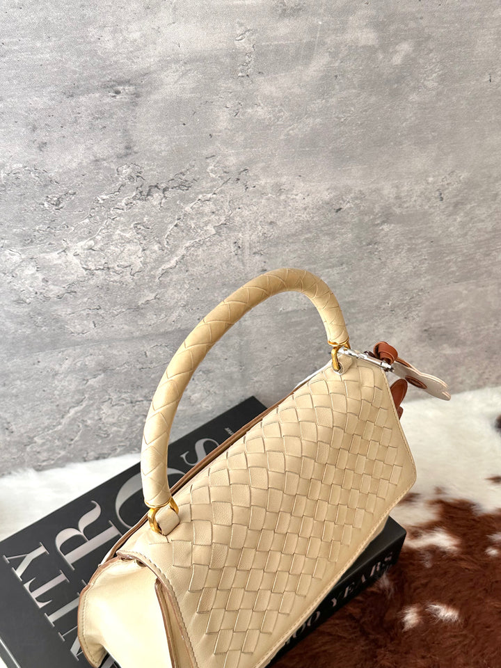 BOTTEGA VENETA Small Kelly-Style Bag 🤍✨｜Intrecciato Weave × Cream Leather × Convertible Carry