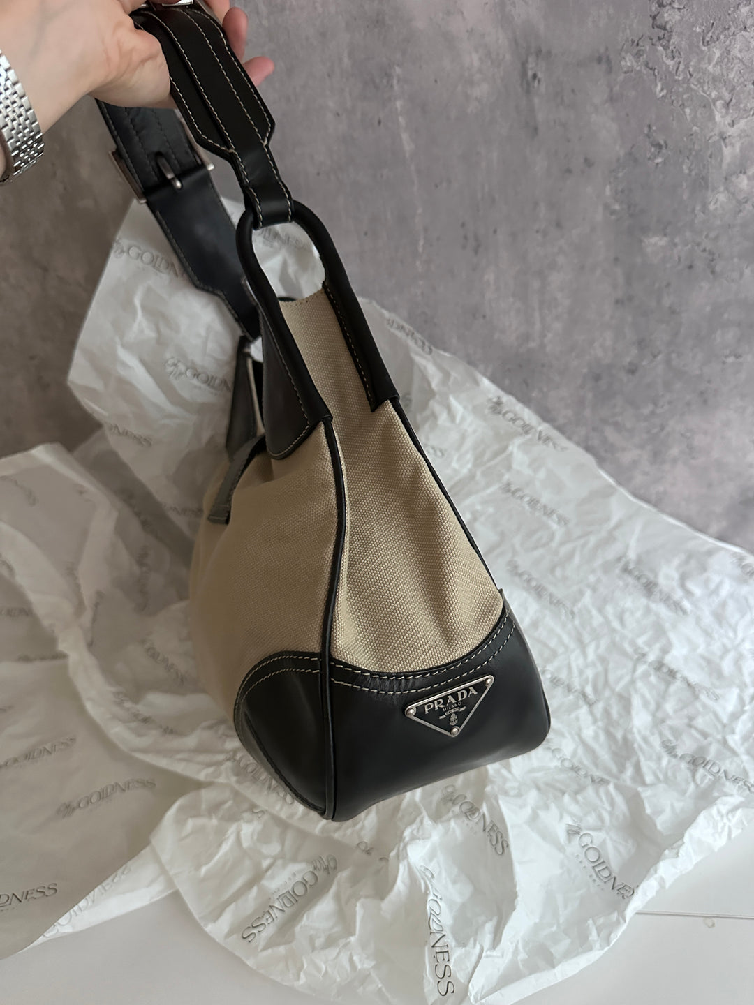 PRADA Canvas & Leather Hobo Bag – Side Logo Detail × Convertible to Crossbody 🖤