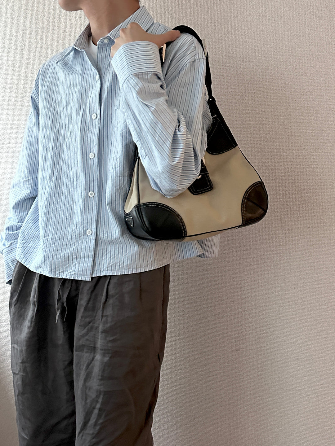 PRADA Canvas & Leather Hobo Bag – Side Logo Detail × Convertible to Crossbody 🖤
