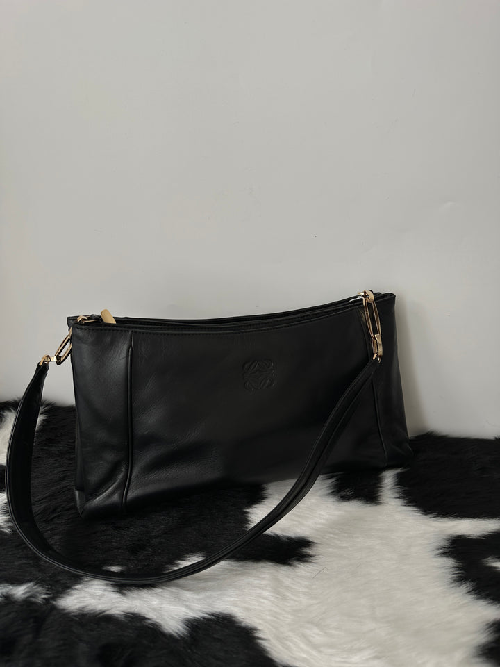 LOEWE Shoulder Bag｜Supple Lambskin Leather × Minimalist Silhouette × Light & Practical Everyday Design 🖤✨