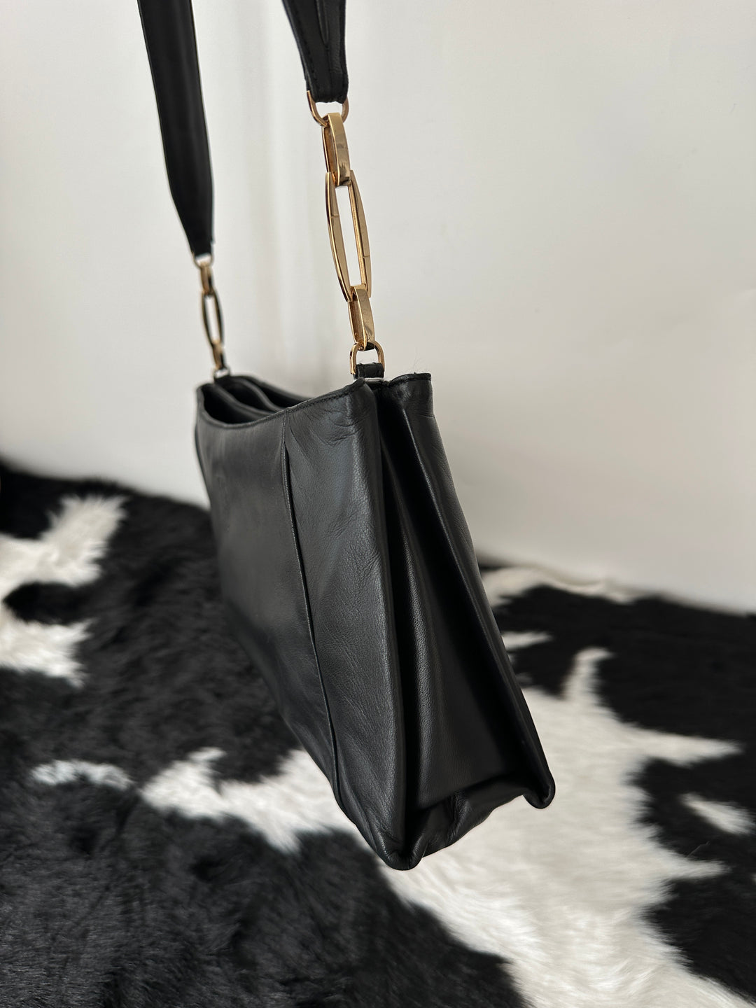 LOEWE Shoulder Bag｜Supple Lambskin Leather × Minimalist Silhouette × Light & Practical Everyday Design 🖤✨