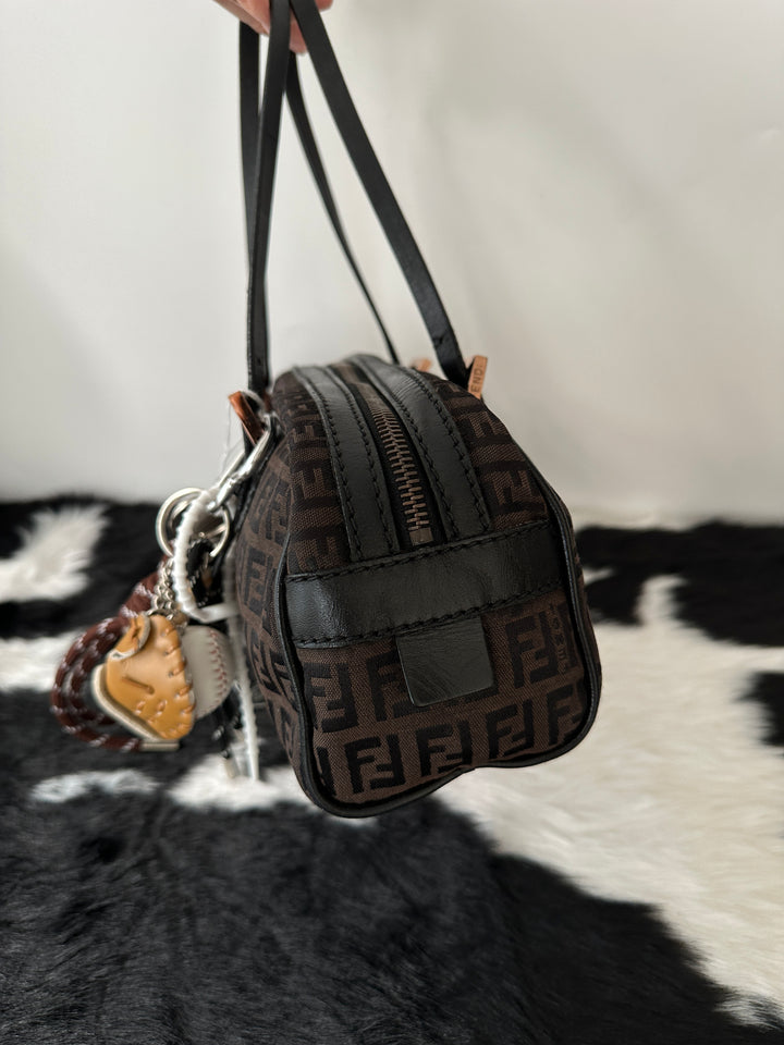 FENDI Baguette Bag｜Chocolate FF Monogram × Slim Shoulder Silhouette × Timeless Iconic Style 🍫🥖✨
