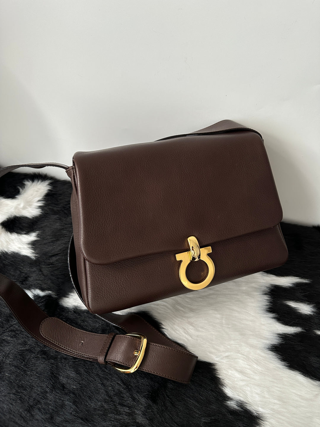 Ferragamo “Chocolate Gancini Crossbody” 🍫✨ | Soft Leather & Timeless Elegance