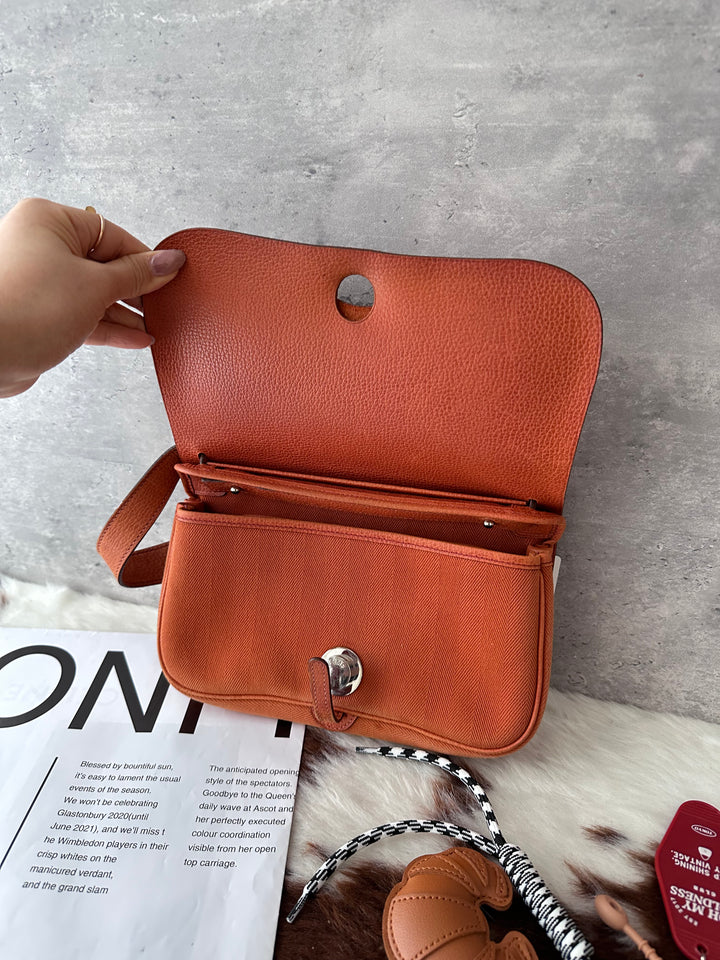 HERMÈS Colorado 24 🧡🤎｜Rare Small Size × 3-Way Adjustable Strap