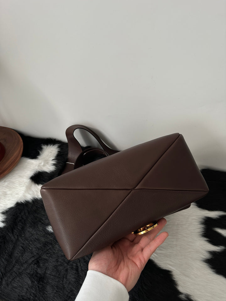 Ferragamo “Chocolate Gancini Crossbody” 🍫✨ | Soft Leather & Timeless Elegance
