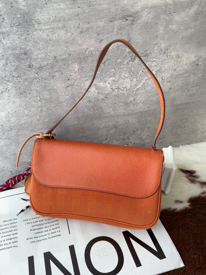 HERMÈS Colorado 24 🧡🤎｜Rare Small Size × 3-Way Adjustable Strap