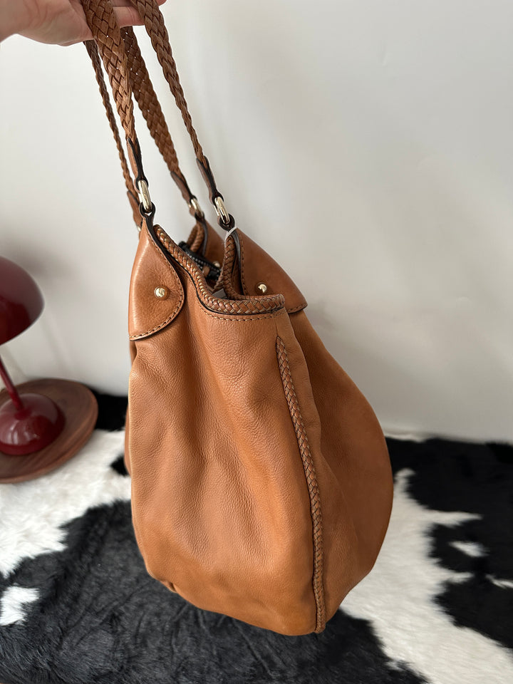 GUCCI Caramel Leather Tassel Hobo｜Supple Full-Leather Craft × Braided Handles × Spacious Everyday Design 🤎✨
