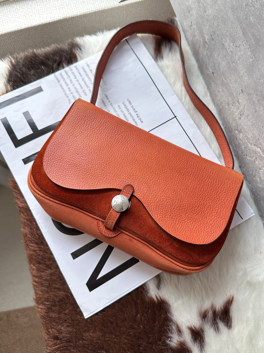 HERMÈS Colorado 24 🧡🤎｜Rare Small Size × 3-Way Adjustable Strap