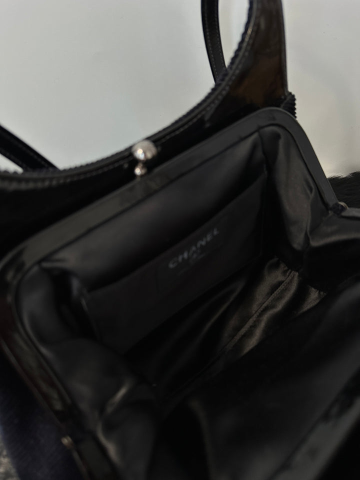 CHANEL CC Velvet & Leather “Cloud” Shoulder Bag｜Small Size × Rare Kiss-Lock × Soft Velvety Charm 🖤✨