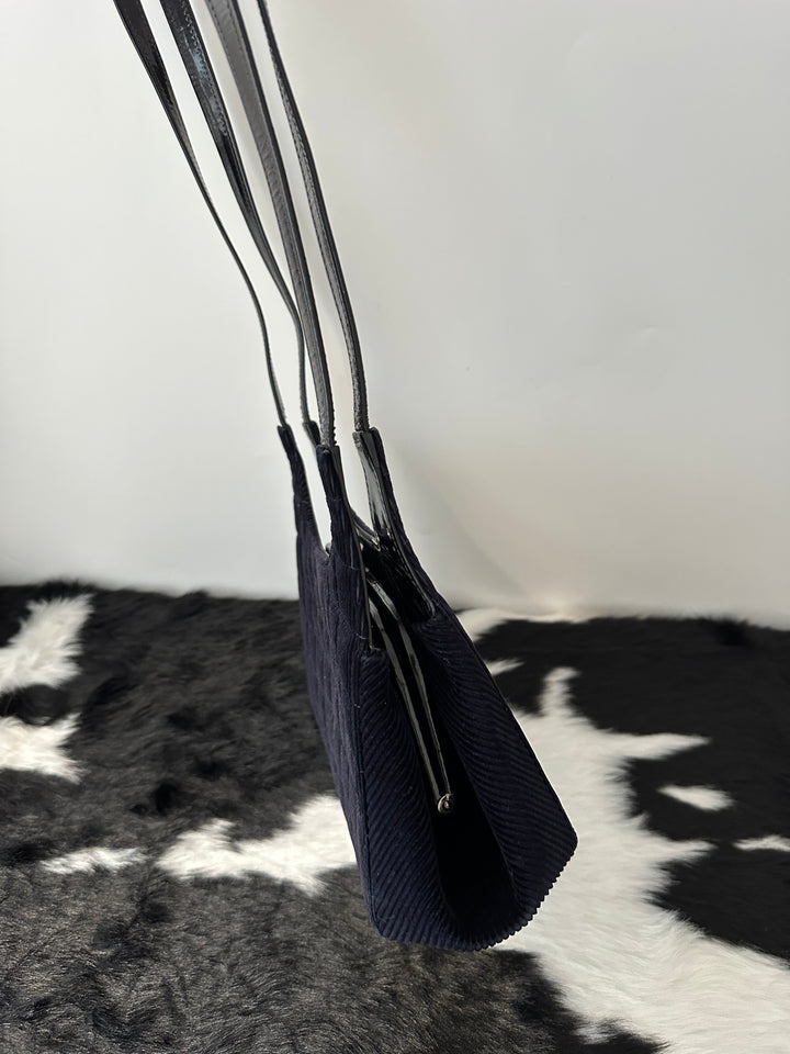 CHANEL CC Velvet & Leather “Cloud” Shoulder Bag｜Small Size × Rare Kiss-Lock × Soft Velvety Charm 🖤✨