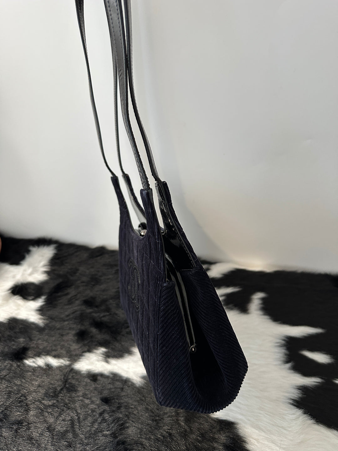 CHANEL CC Velvet & Leather “Cloud” Shoulder Bag｜Small Size × Rare Kiss-Lock × Soft Velvety Charm 🖤✨