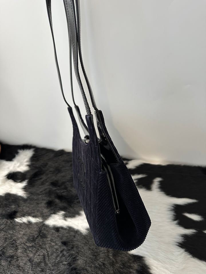 CHANEL CC Velvet & Leather “Cloud” Shoulder Bag｜Small Size × Rare Kiss-Lock × Soft Velvety Charm 🖤✨