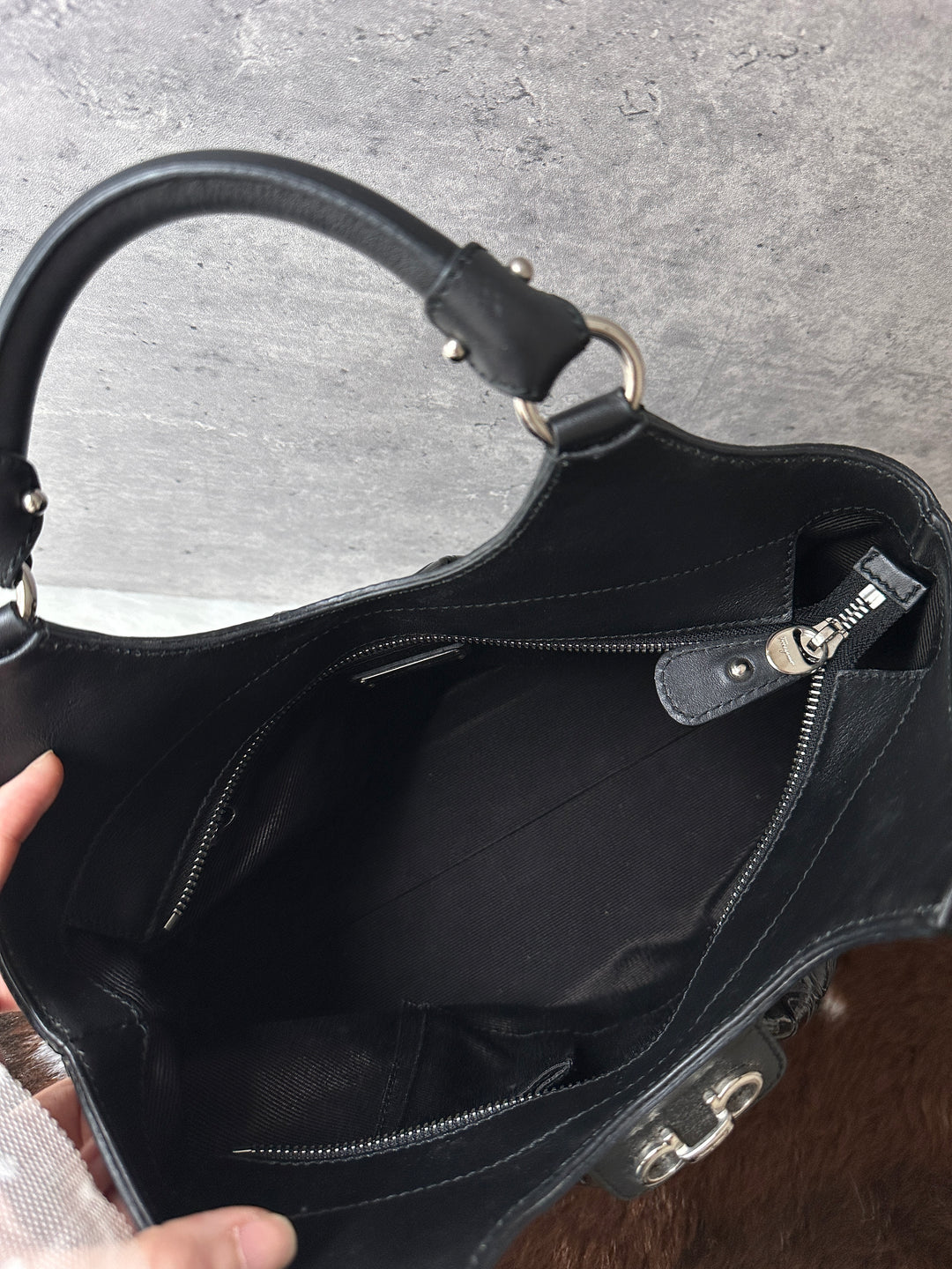 Ferragamo Embossed Gancini Top Handle Bag 🖤｜Embossed Monogram × Top Handle Shape × Crossbody-Friendly