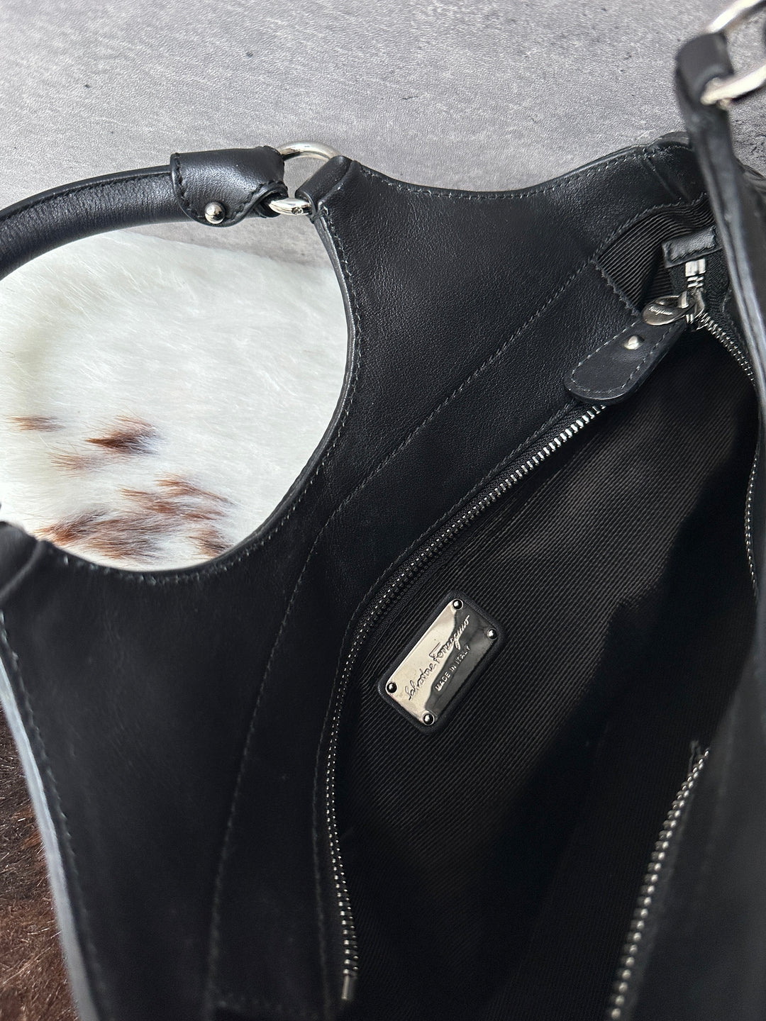 Ferragamo Embossed Gancini Top Handle Bag 🖤｜Embossed Monogram × Top Handle Shape × Crossbody-Friendly
