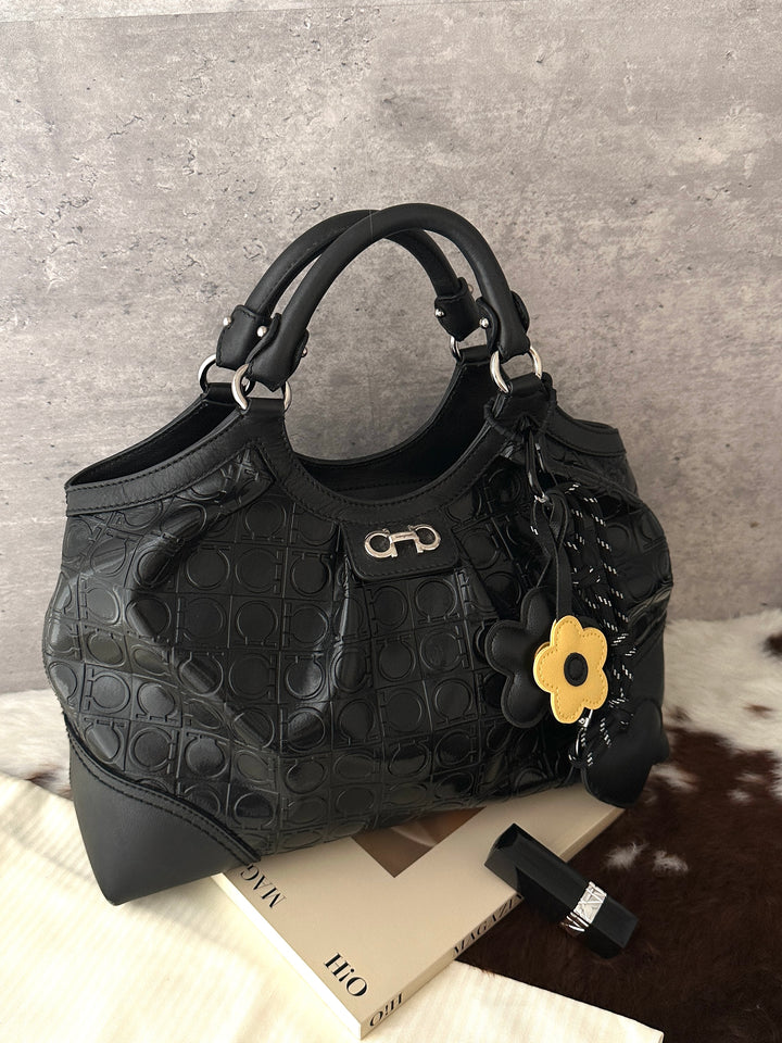 Ferragamo Embossed Gancini Top Handle Bag 🖤｜Embossed Monogram × Top Handle Shape × Crossbody-Friendly