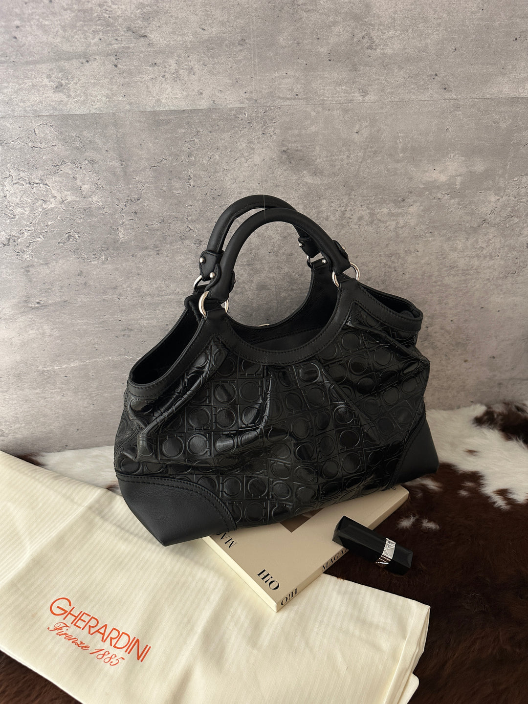 Ferragamo Embossed Gancini Top Handle Bag 🖤｜Embossed Monogram × Top Handle Shape × Crossbody-Friendly