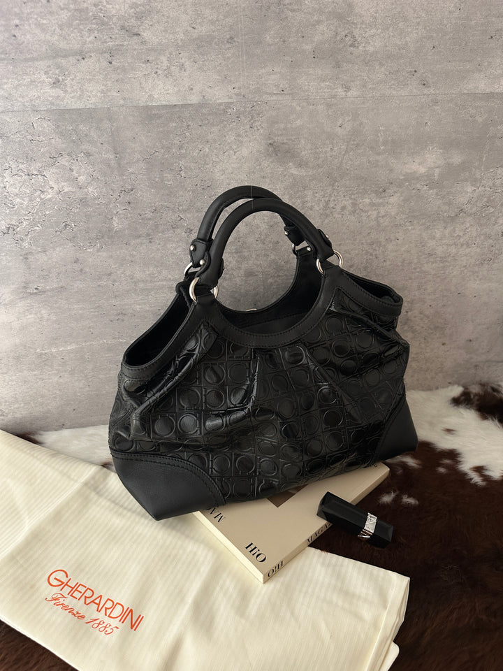 Ferragamo Embossed Gancini Top Handle Bag 🖤｜Embossed Monogram × Top Handle Shape × Crossbody-Friendly