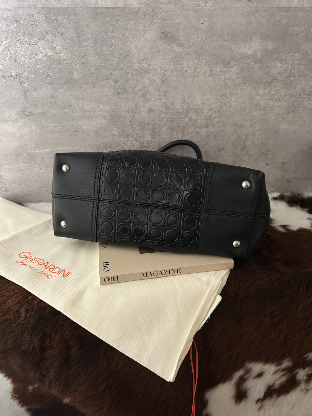 Ferragamo Embossed Gancini Top Handle Bag 🖤｜Embossed Monogram × Top Handle Shape × Crossbody-Friendly