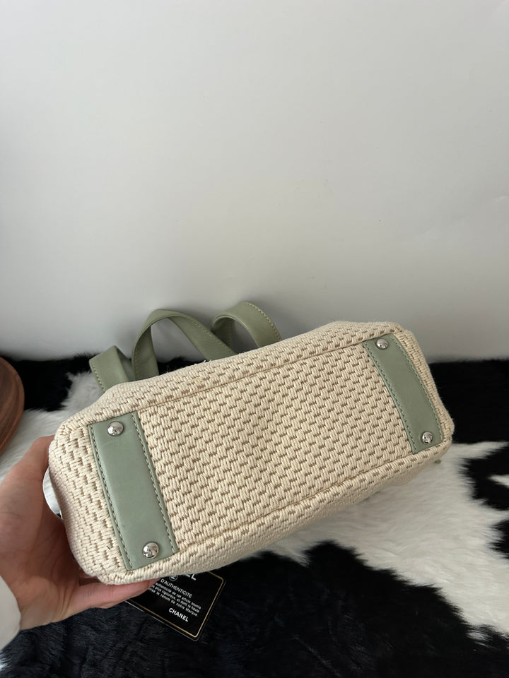 CHANEL Mint & Milk Shoulder Bag｜Soft Pastel Green × Woven Texture × Year-Round Freshness 🥛💚✨