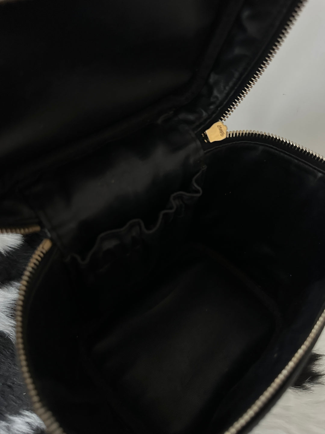 CHANEL Caviar Vanity Case｜Classic Black Caviar × Iconic CC Embossing × Elegant Mini Charm ✨🖤