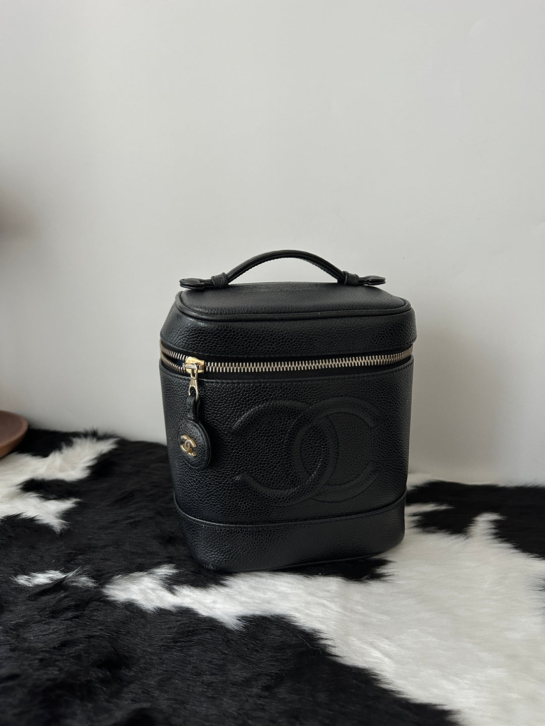 CHANEL Caviar Vanity Case｜Classic Black Caviar × Iconic CC Embossing × Elegant Mini Charm ✨🖤